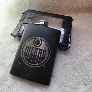 NIB Edmonton Oilers Matte Black Laser Etched Stainless Steel Hip Flask Fan Gift